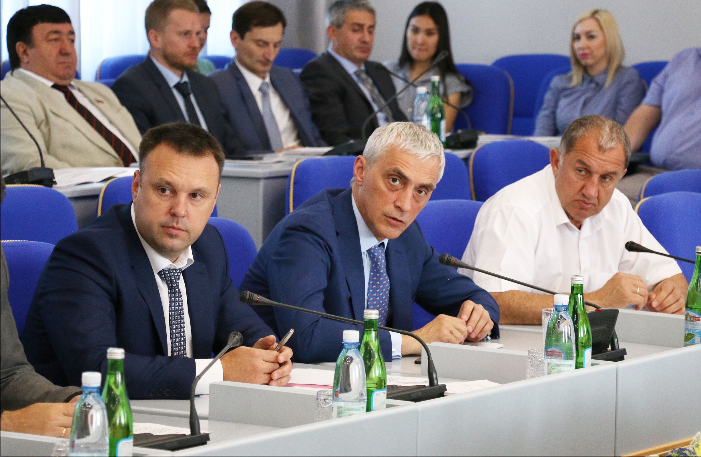 Строительство и ремонт дорог на Ставрополье обсудили на заседании фракции партии «Единая Россия»