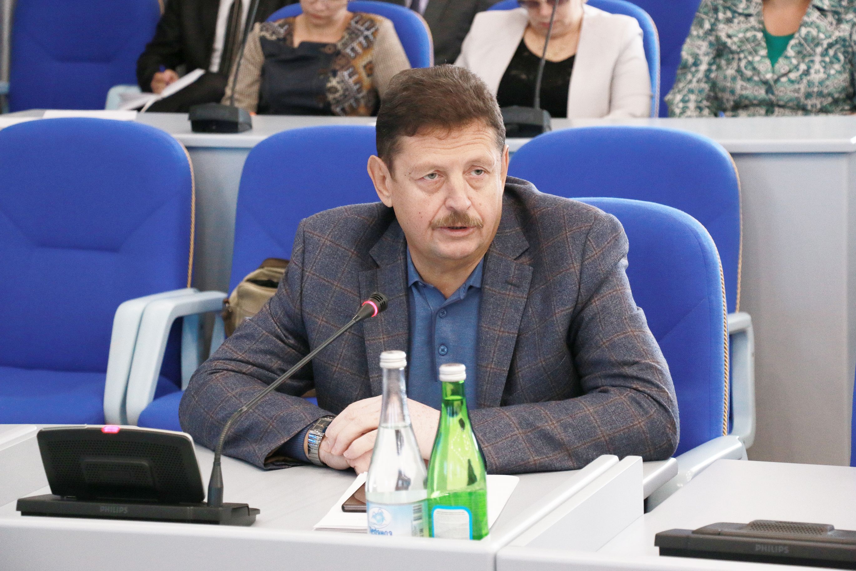 Работа в комитетах продолжается