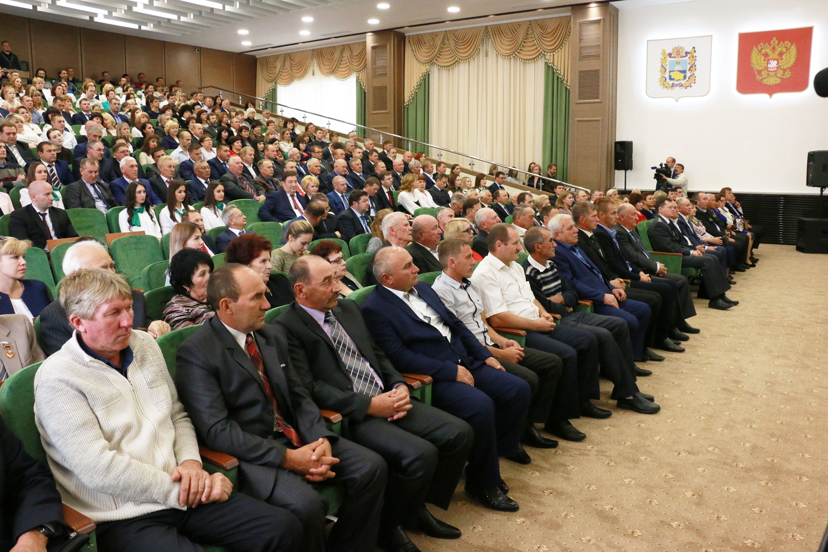 Труженики агропромышленного комплекса принимают поздравления