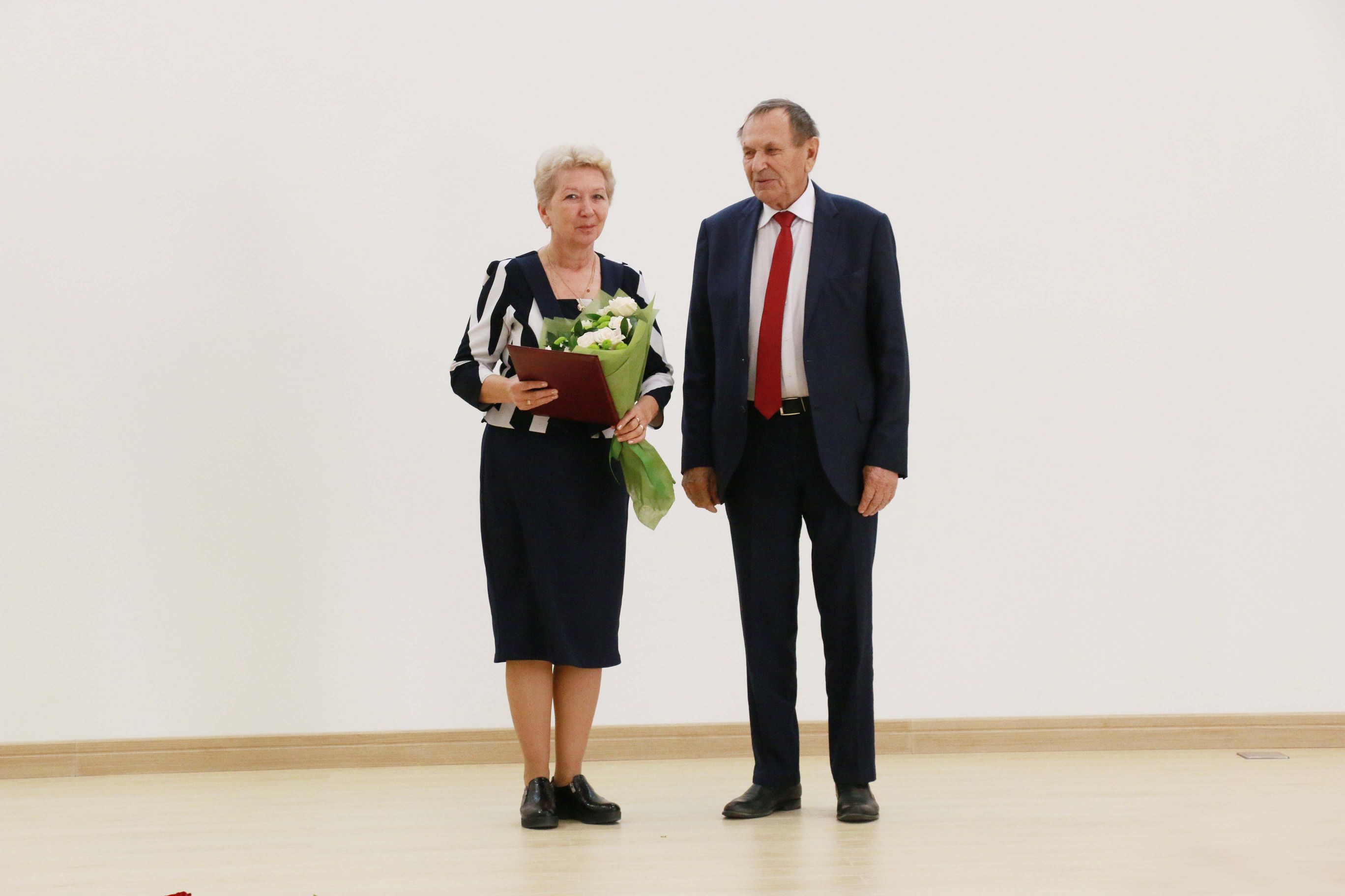 Труженики агропромышленного комплекса принимают поздравления