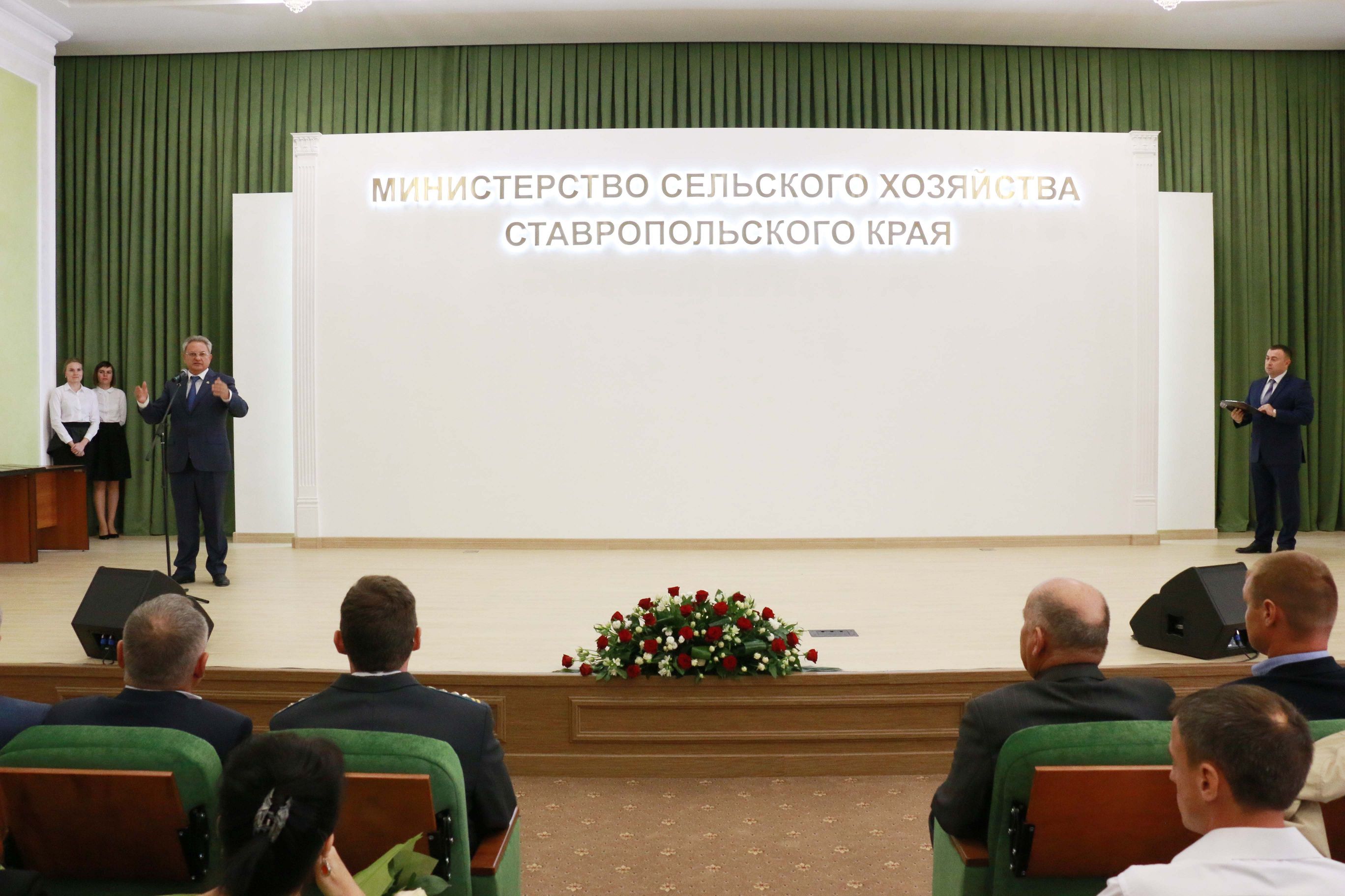 Труженики агропромышленного комплекса принимают поздравления