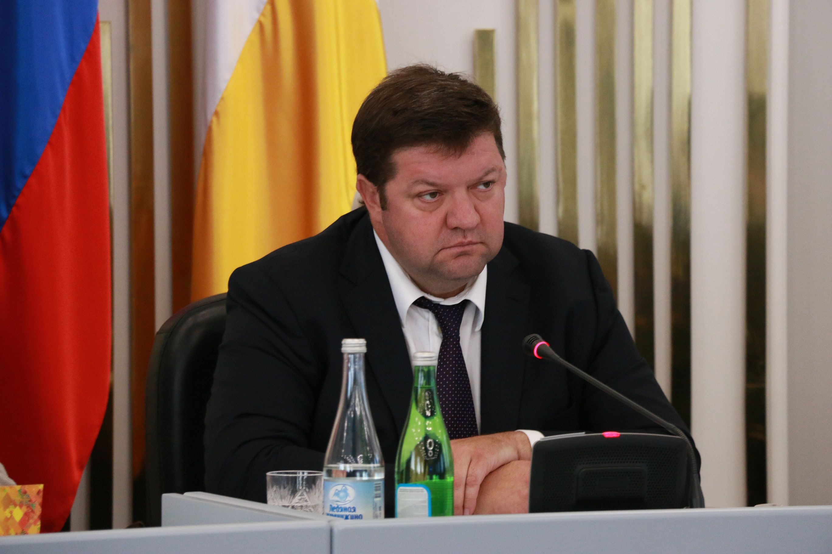 В начале рабочей пятидневки