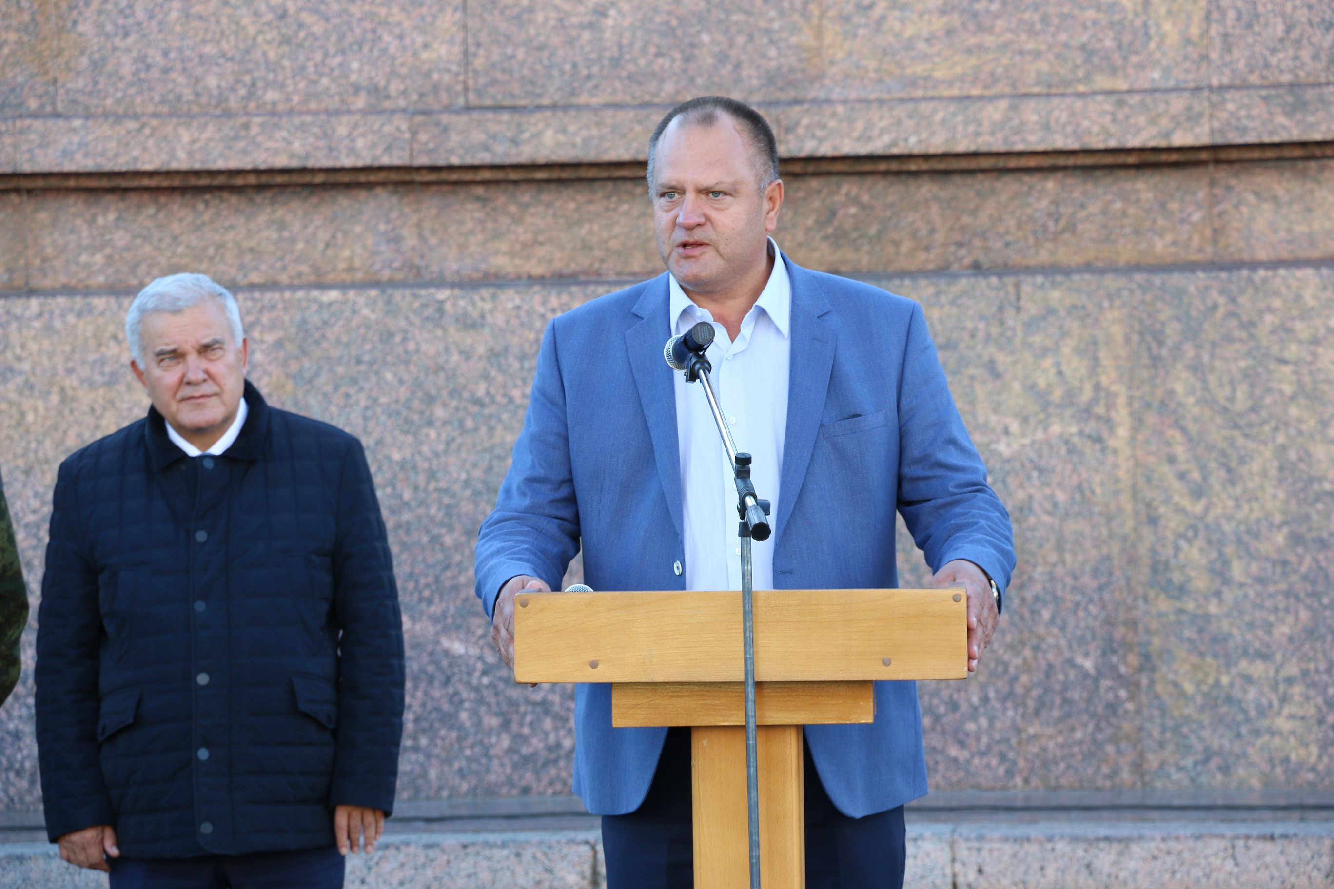С первой годовщиной!