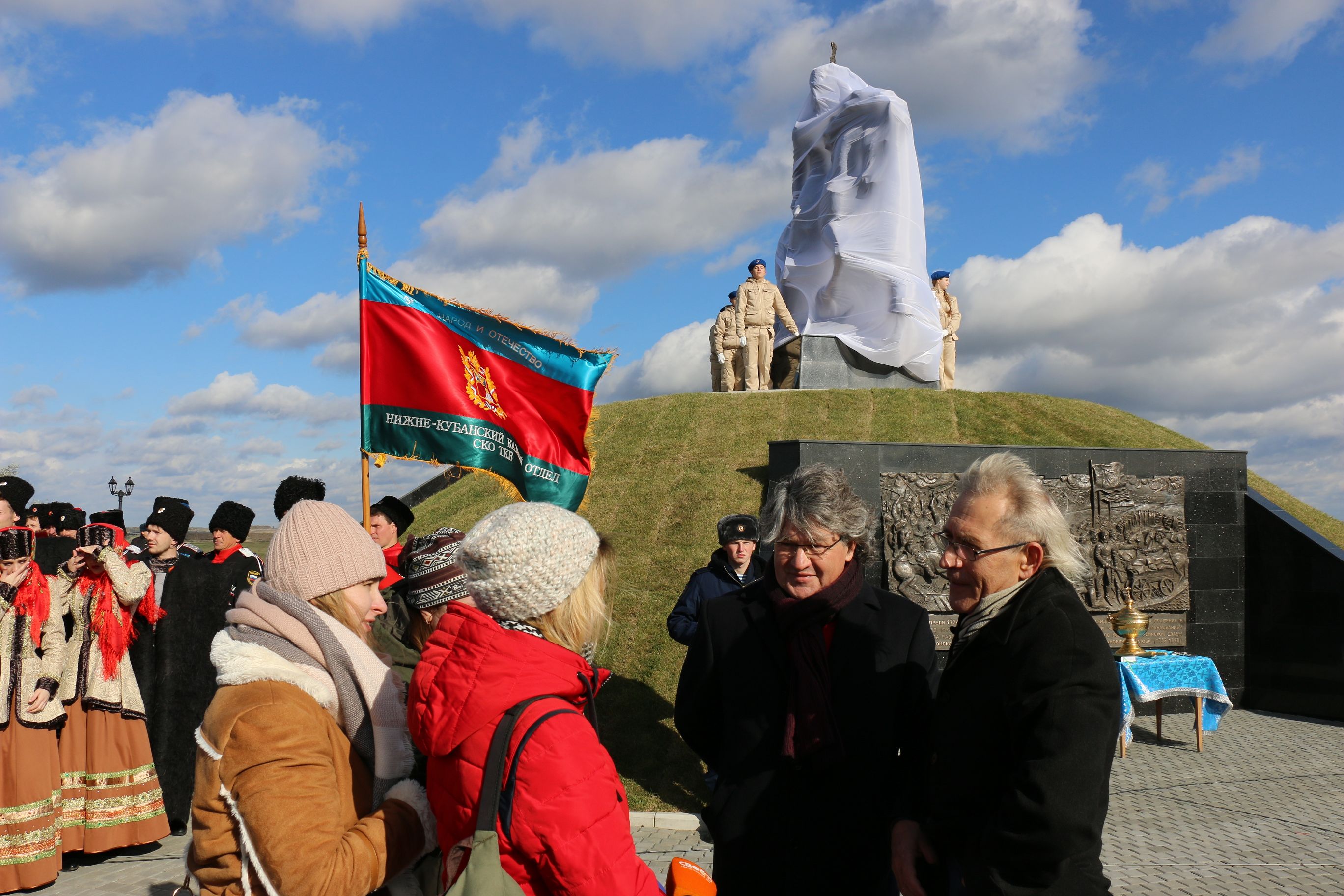 Монумент российской славы!