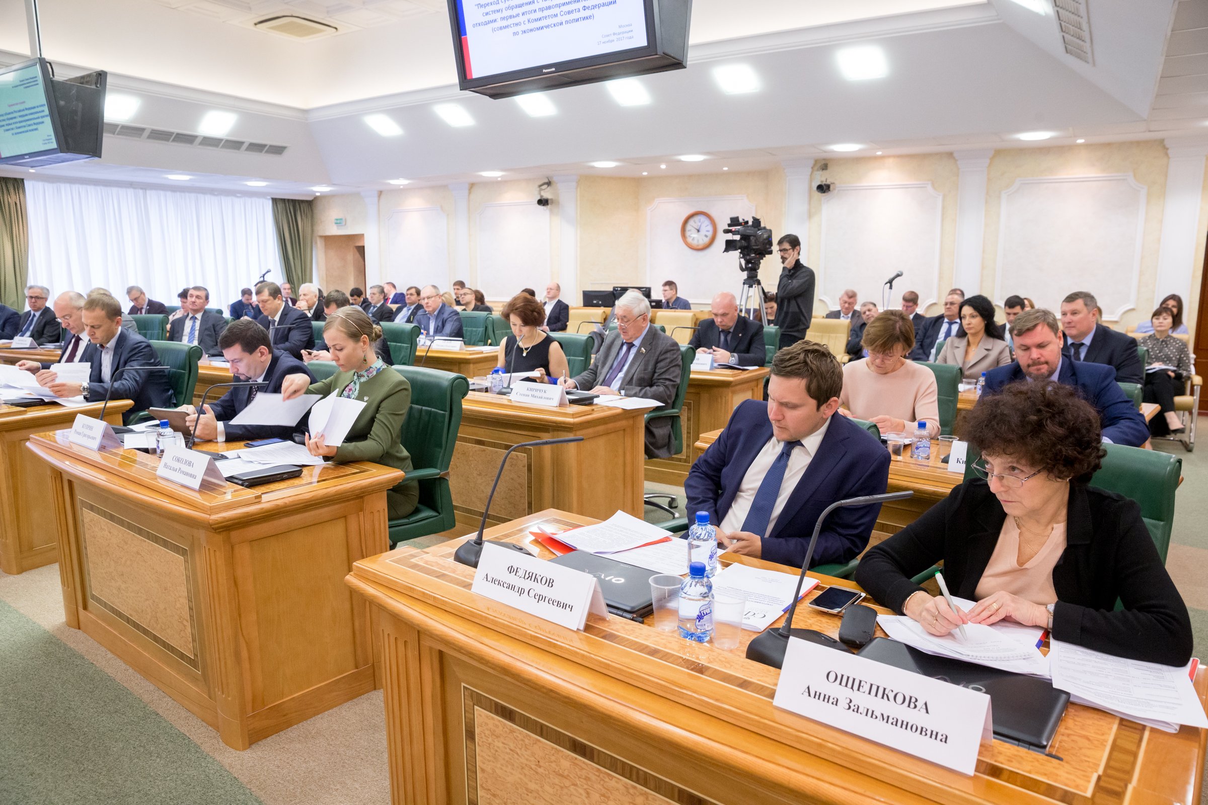 Реформа в сфере обращения с отходами на контроле