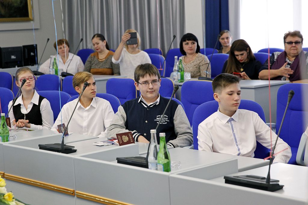 Юные жители Ставрополя получили паспорта