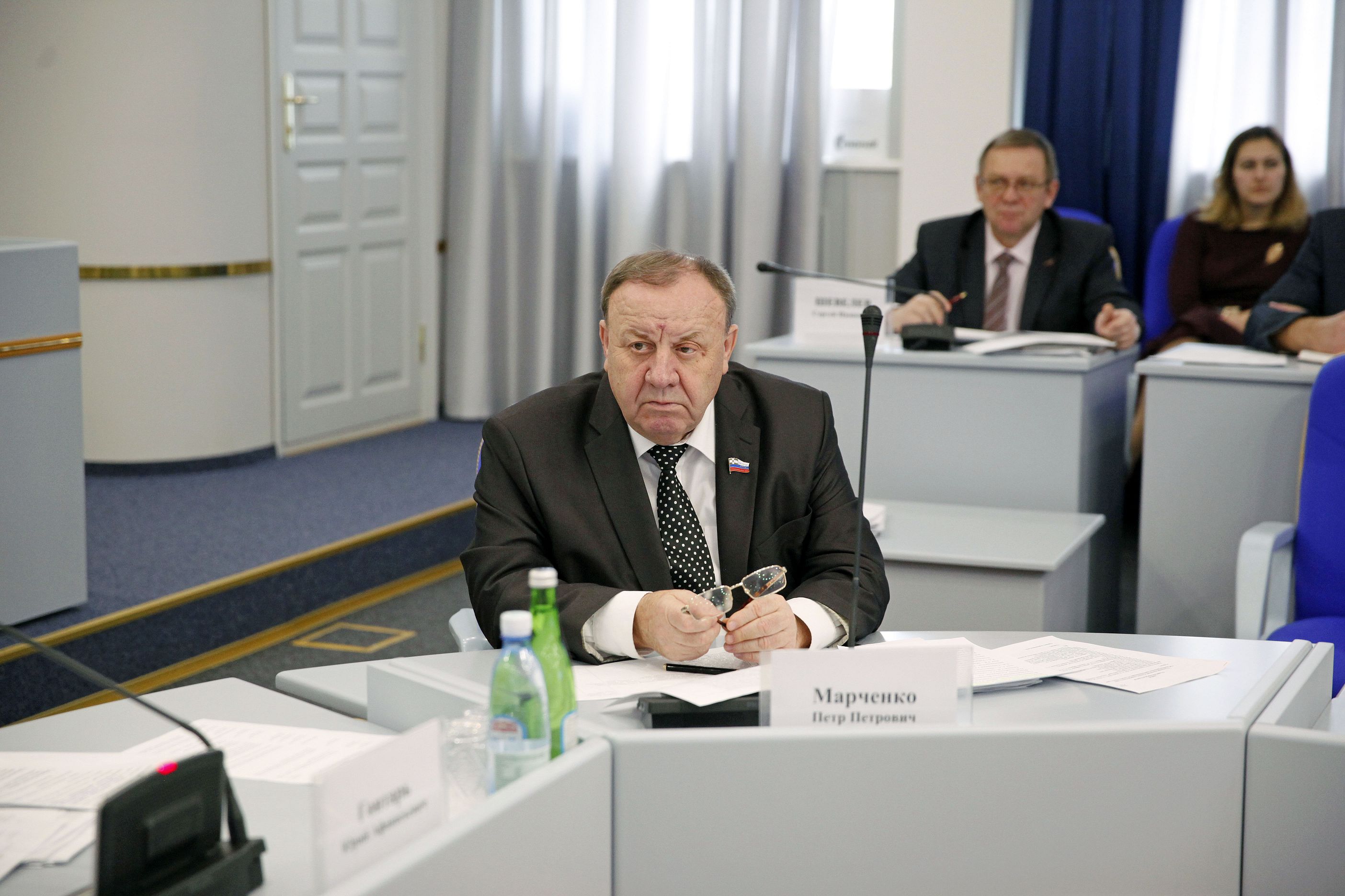 Устранить правовую коллизию