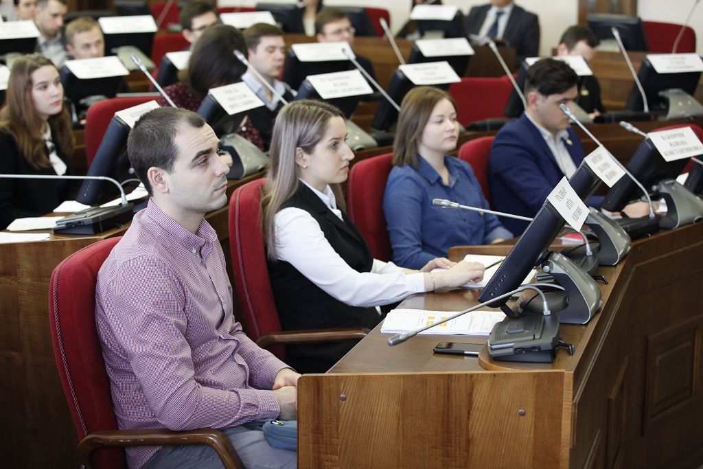 Молодые парламентарии обсудили итоги работы