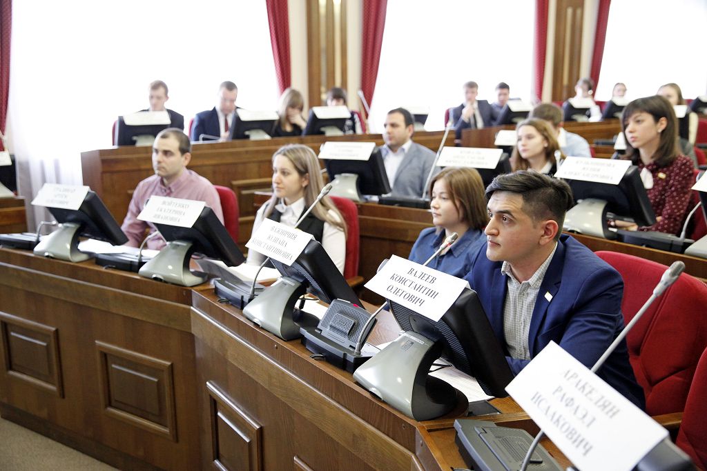 Молодые парламентарии обсудили итоги работы
