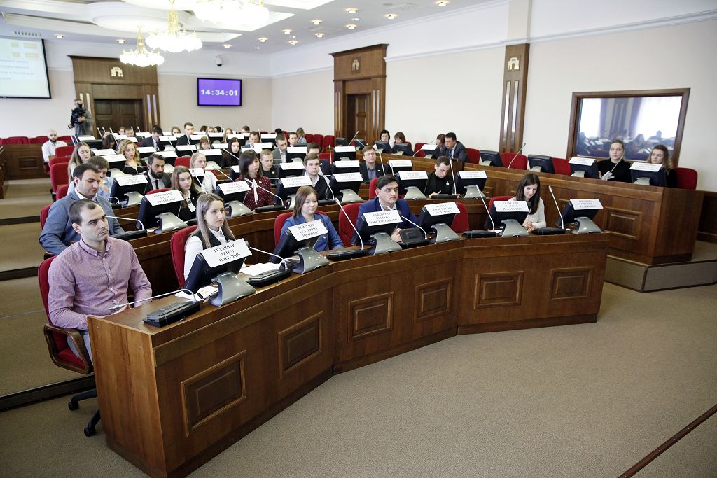 Молодые парламентарии обсудили итоги работы