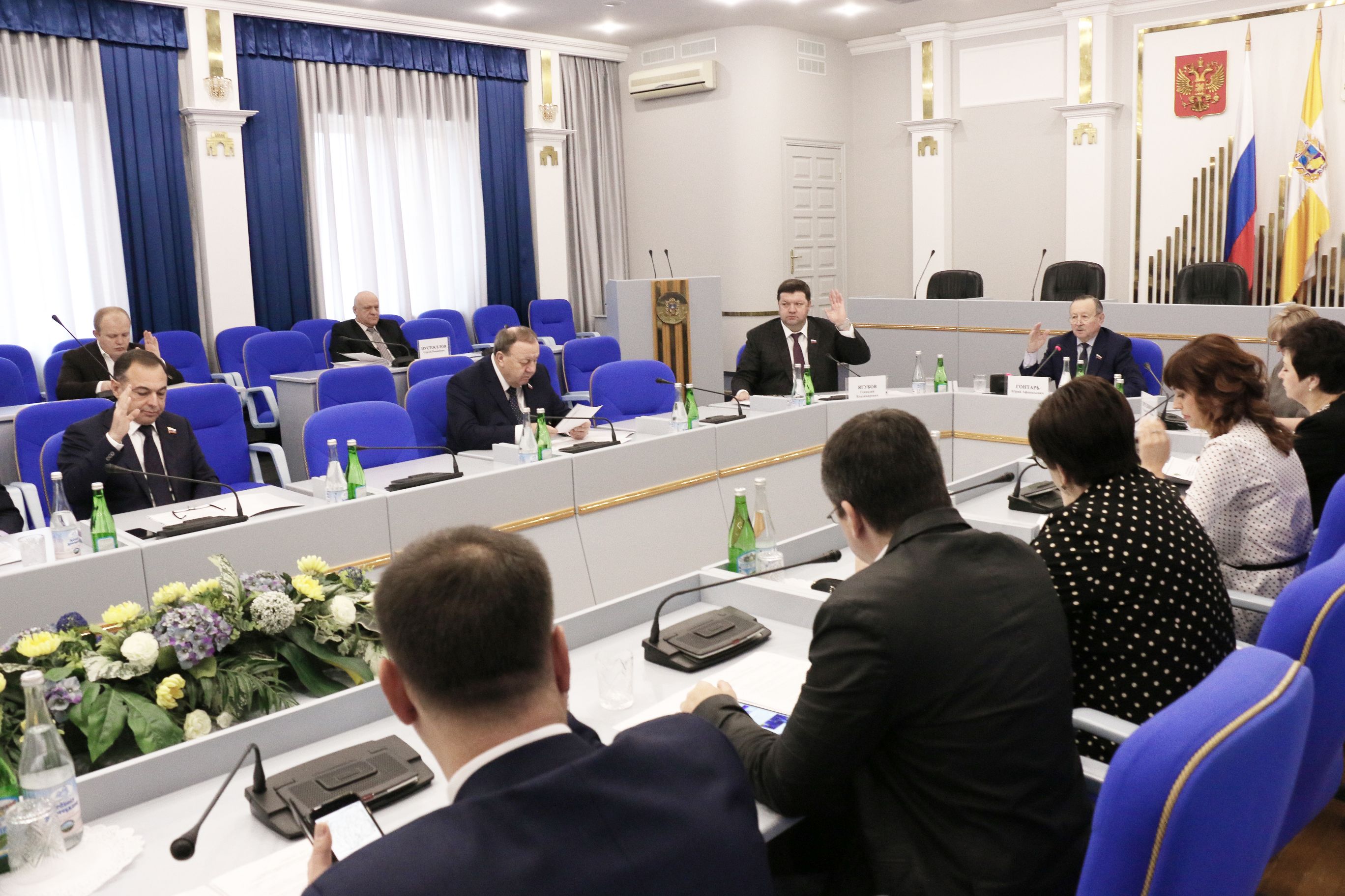 Депутаты-единороссы поддержали бюджетные корректировки