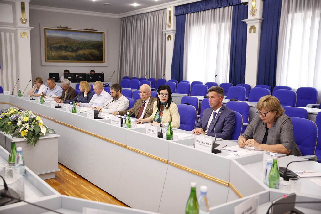 Проблемы развития малого бизнеса и потребкооперации обсудили с непарламентскими партиями