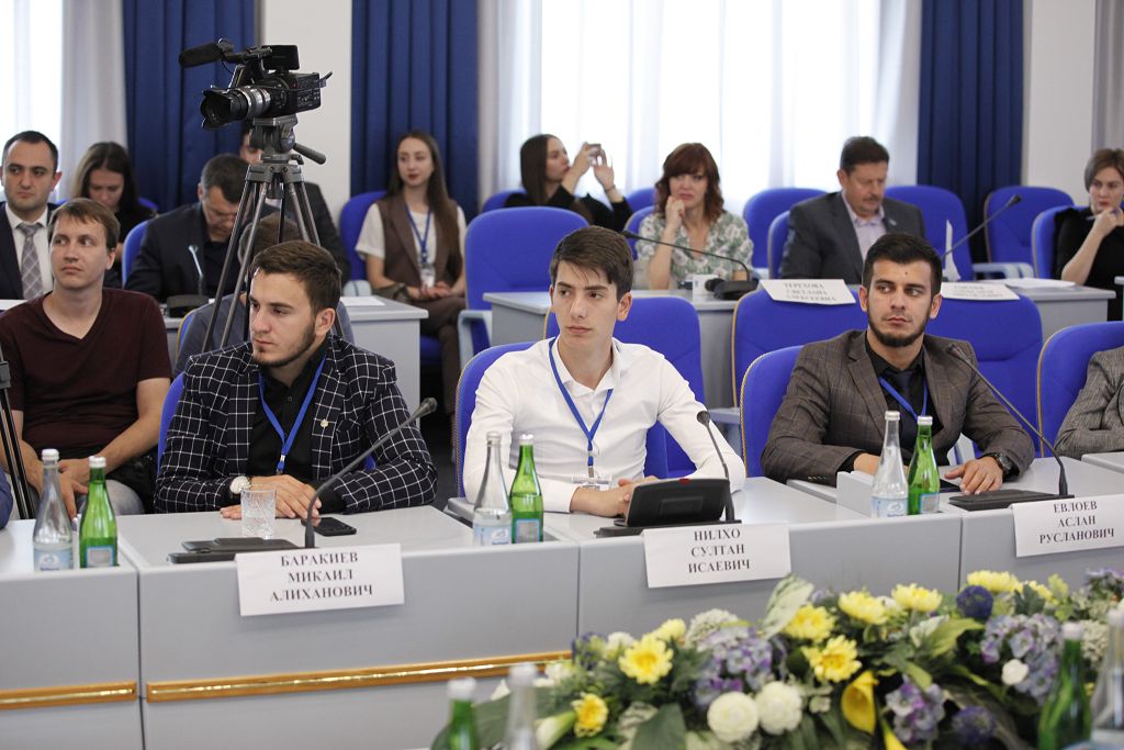 Проект «Академия молодых парламентариев СКФО» открылся в Ставрополе