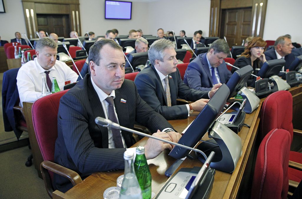 Парламентарии одобрили отчёт губернатора региона