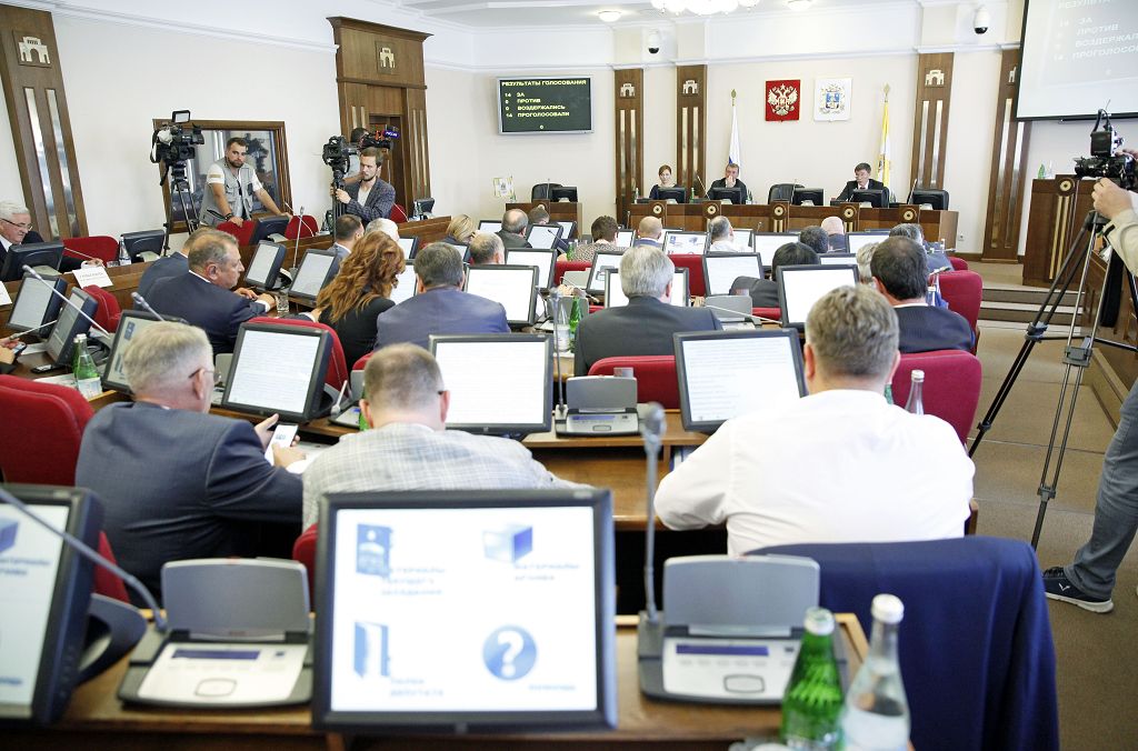 Парламентарии одобрили отчёт губернатора региона