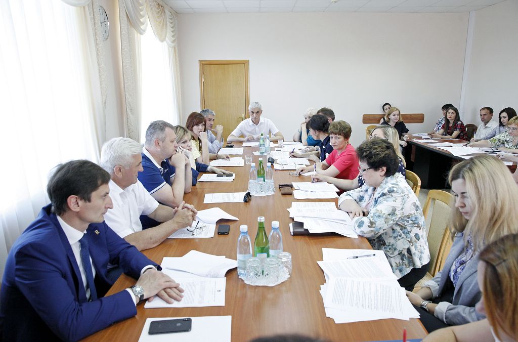 В поддержку сельских педагогов