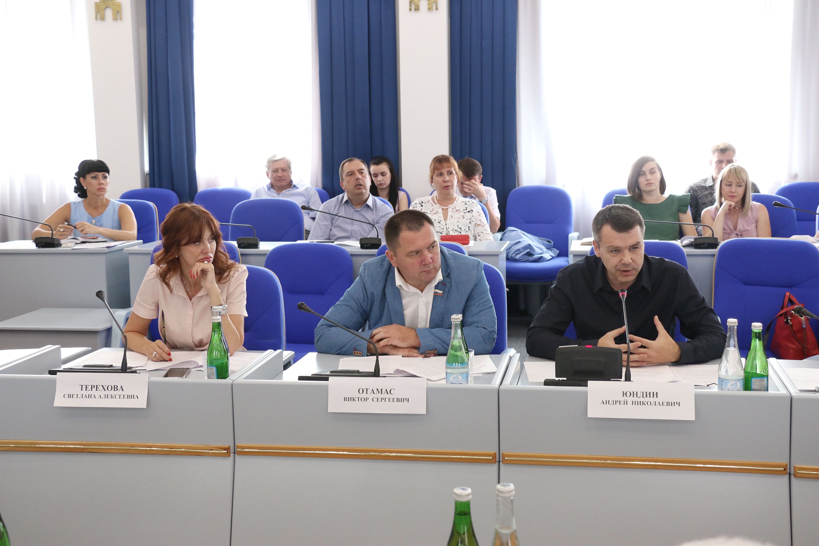 Медицина и социальная сфера получат дополнительные средства