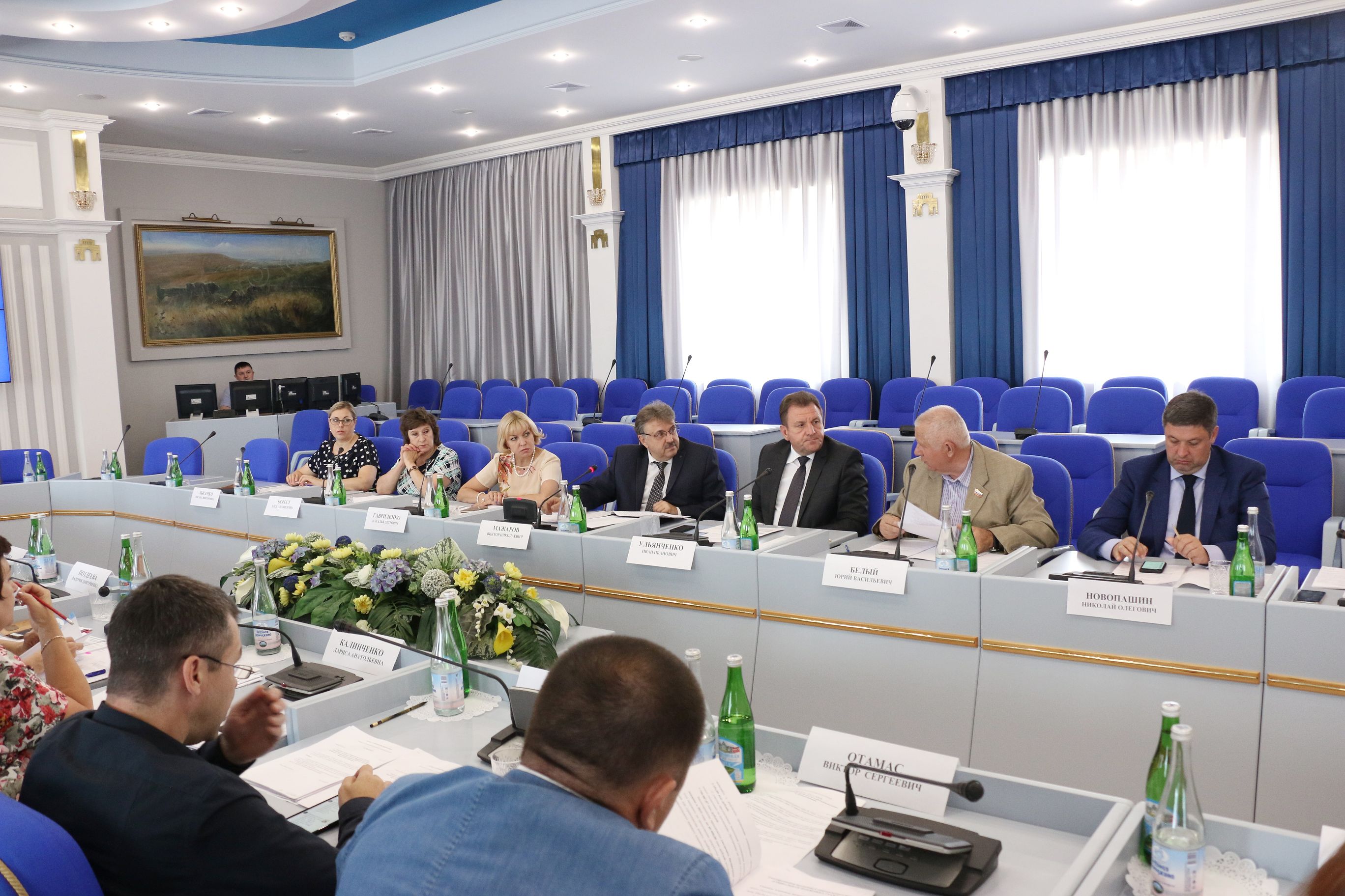 Медицина и социальная сфера получат дополнительные средства