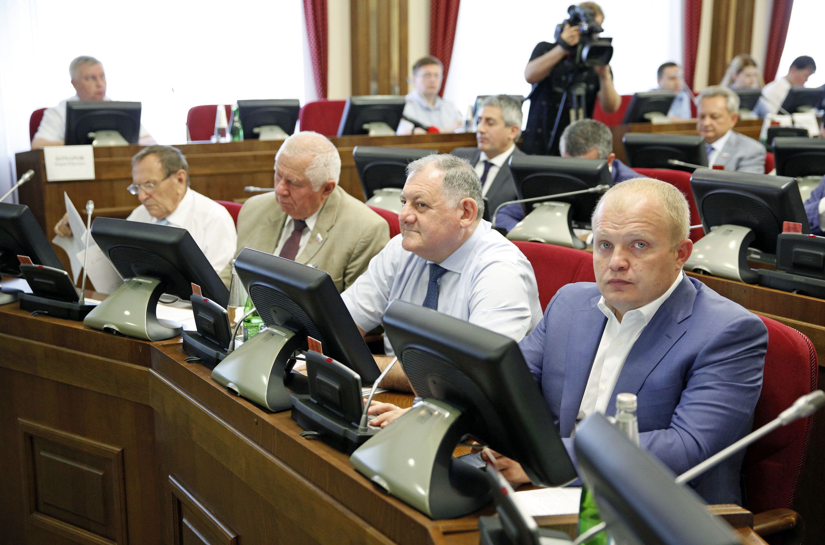 Завершили полугодие