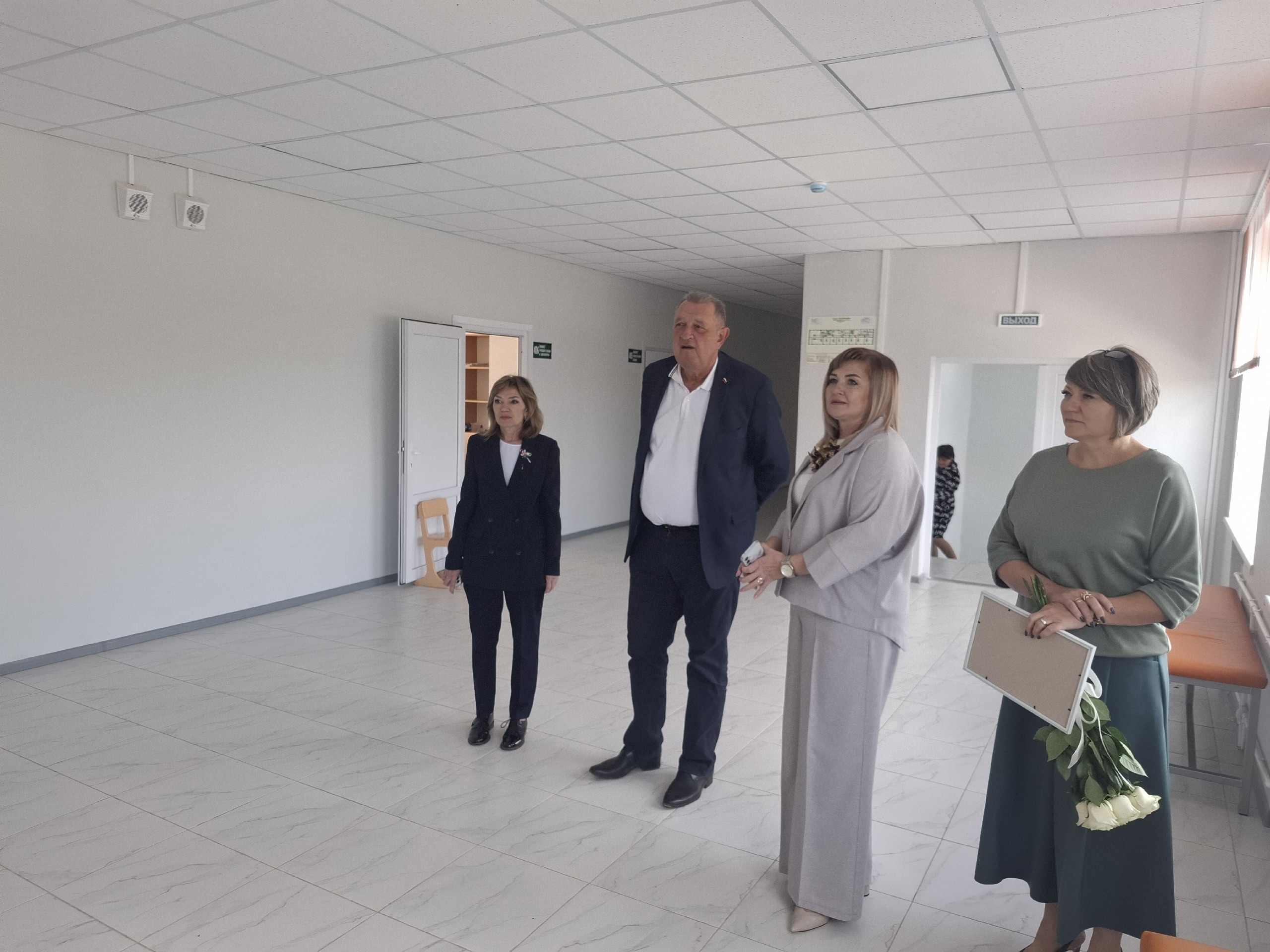 Депутат Думы Ставропольского края Анатолий Жданов побывал на празднике в честь 50-летнего юбилея школы