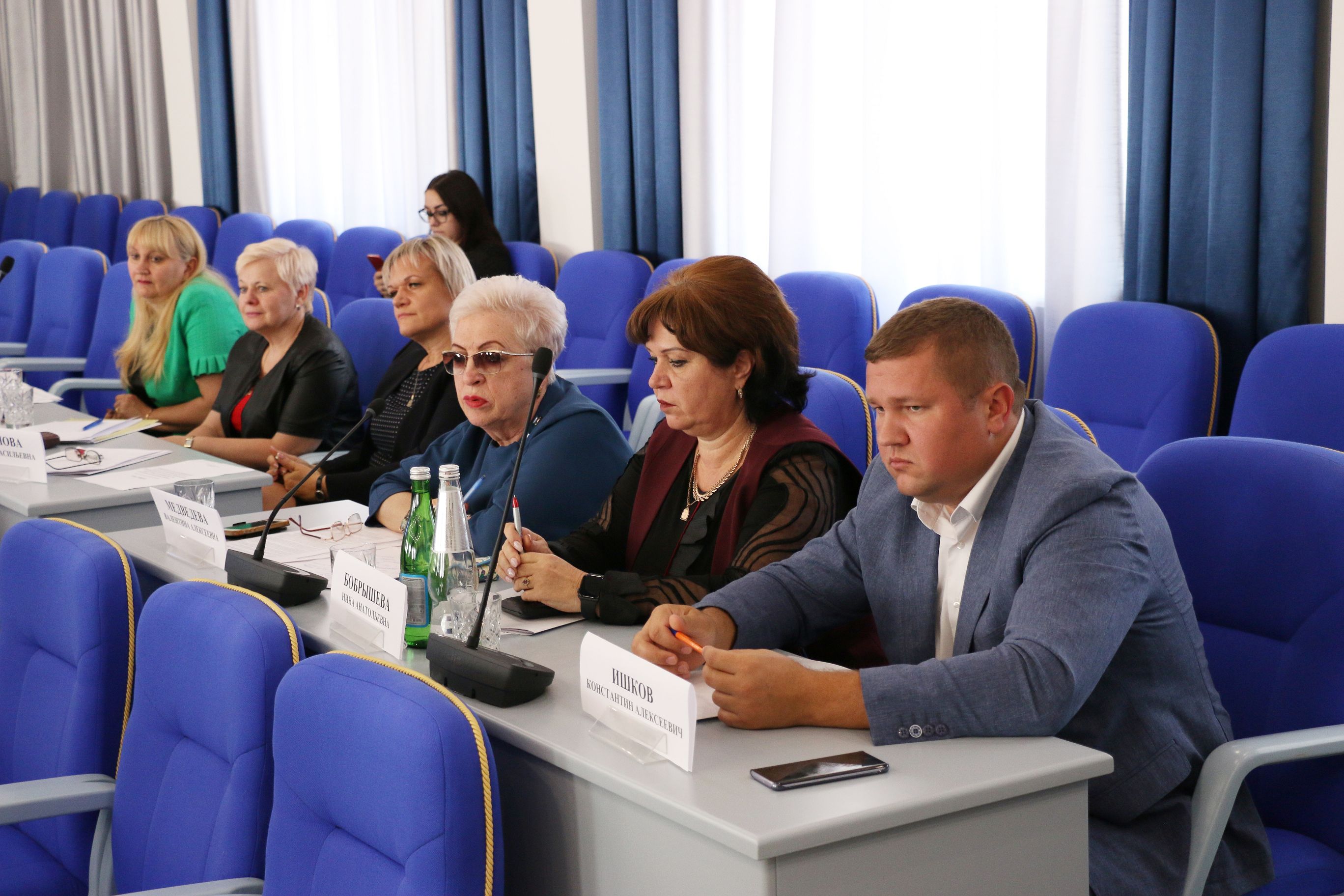 Меры соцподдержки людей предпенсионного возраста обсудили депутаты фракции партии «Единая Россия»