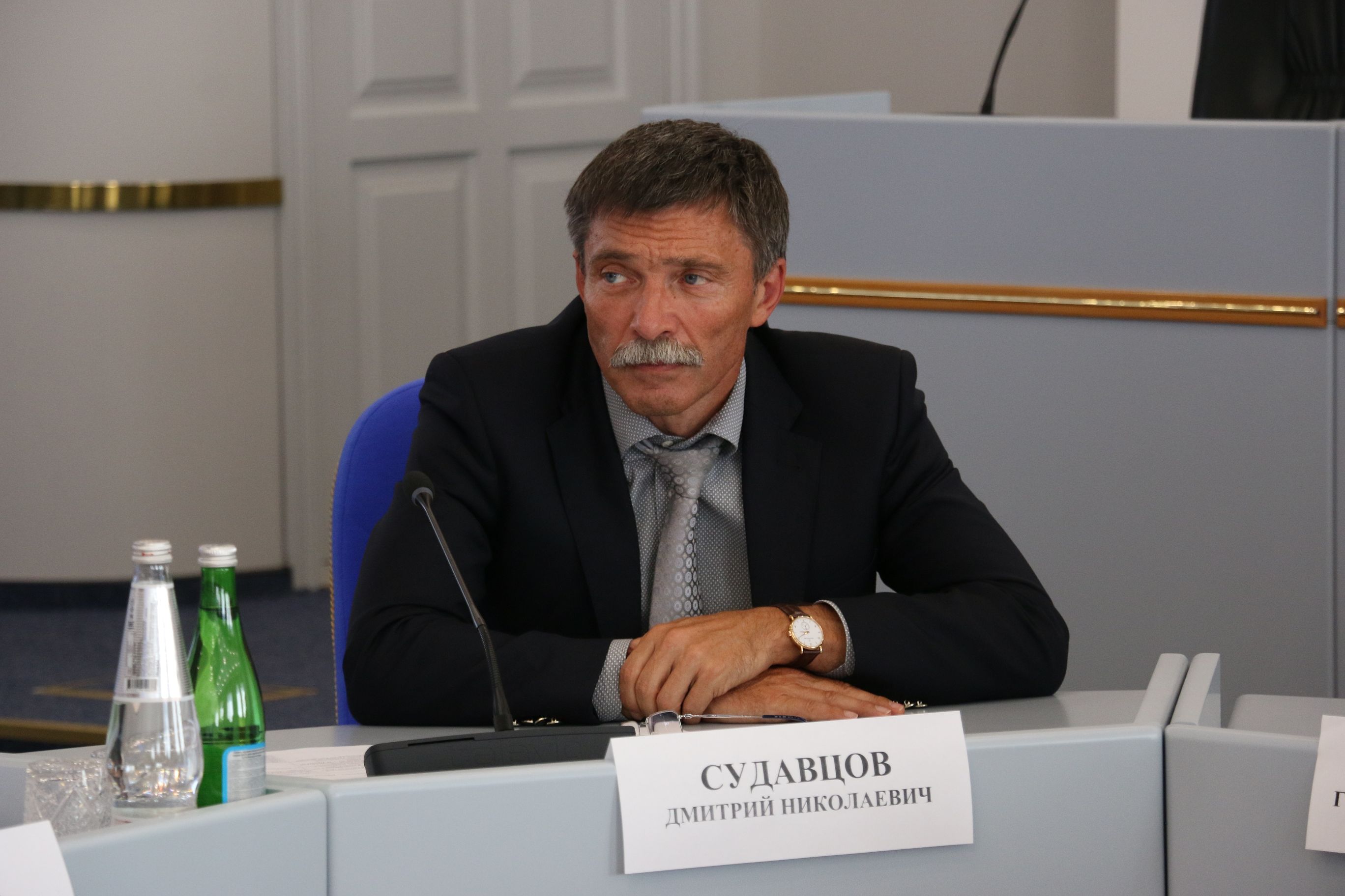 За месяц до векового юбилея ВЛКСМ