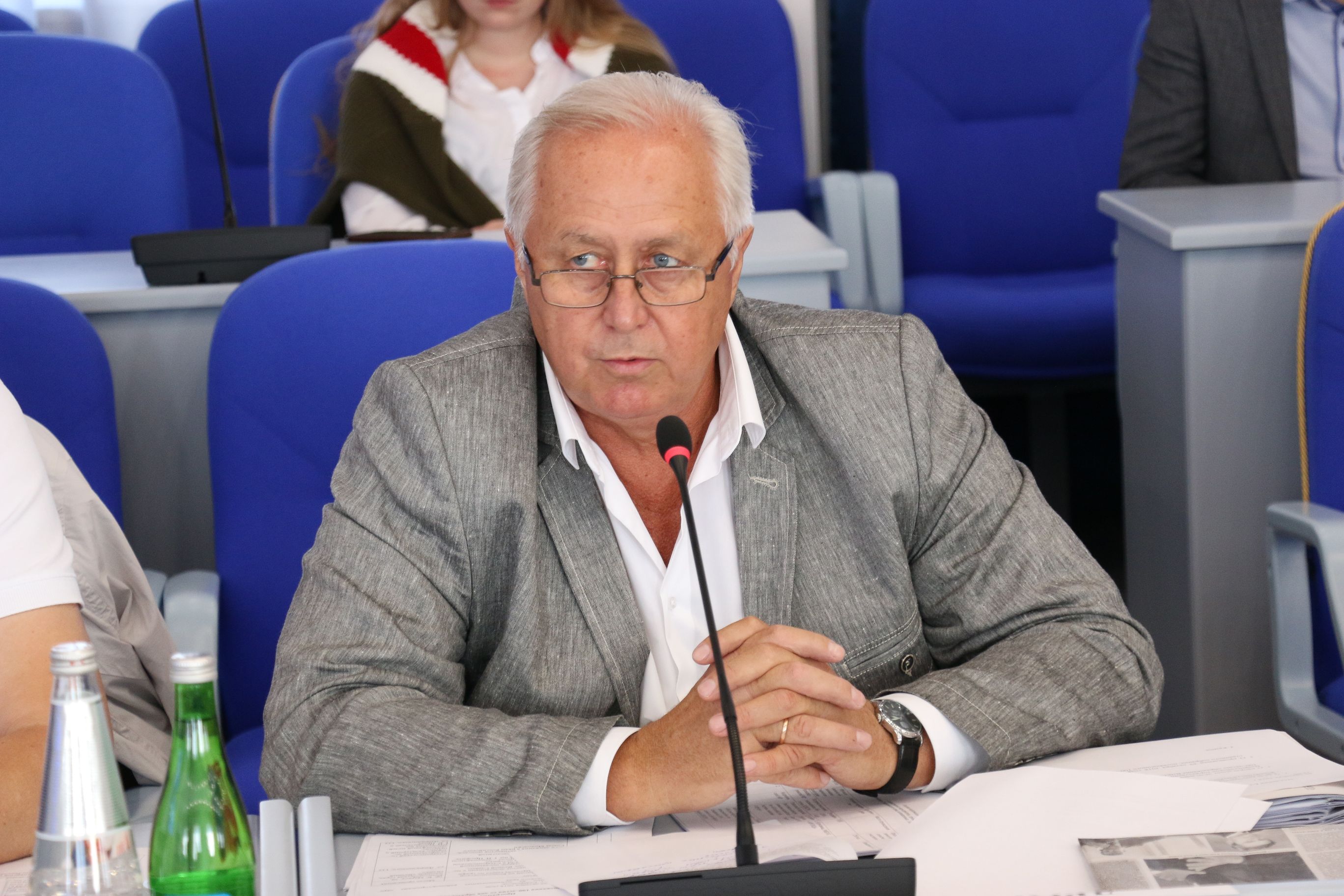 За месяц до векового юбилея ВЛКСМ