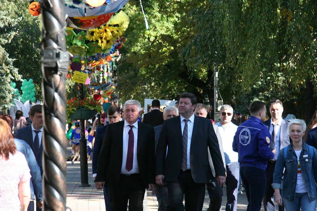 В Ставрополе открыли новый пилон на Аллее Почетных граждан