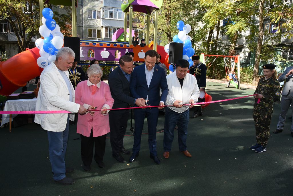 В Промышленном районе краевого центра открылась новая детская площадка