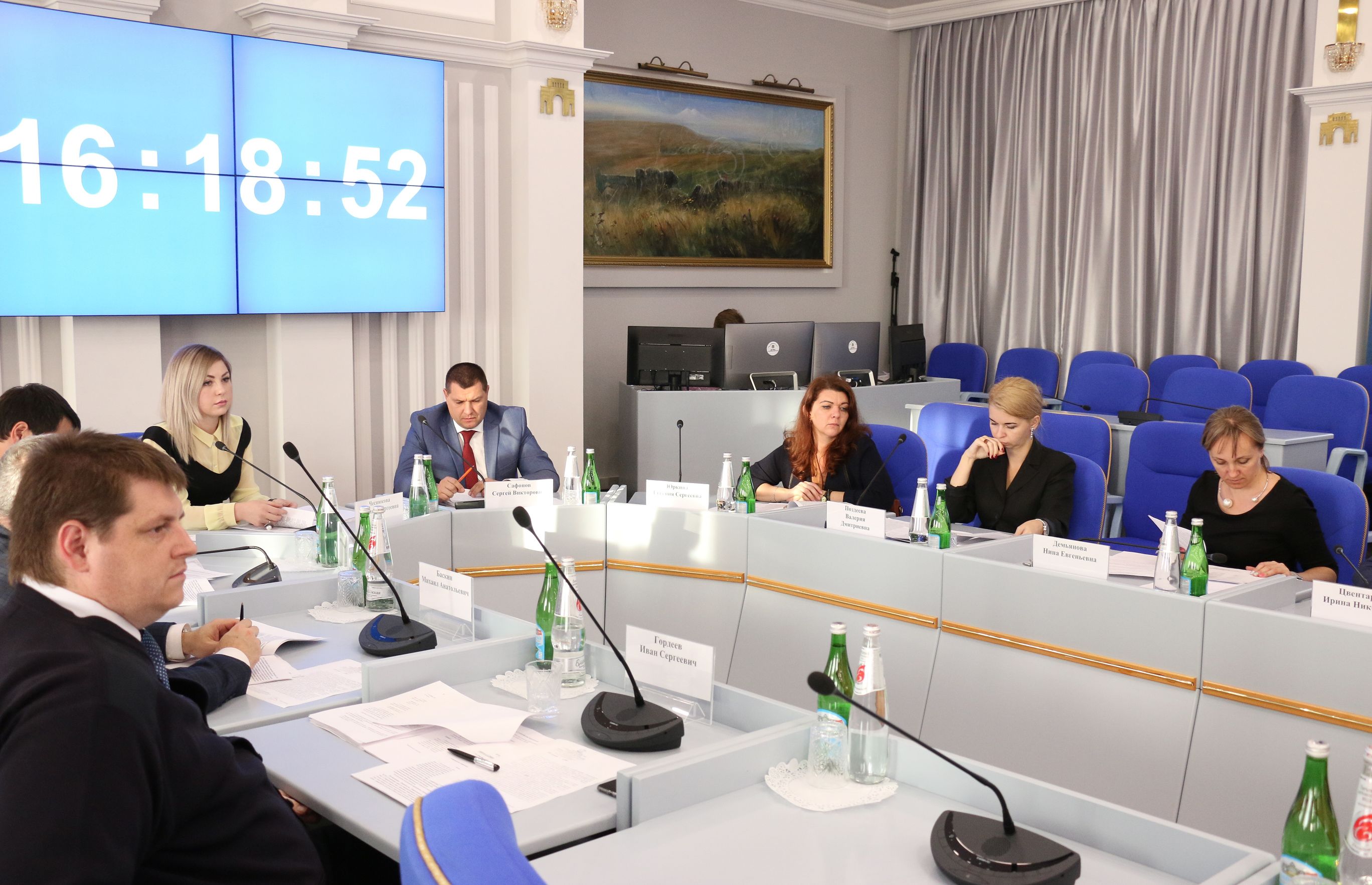 Внимание курортам, малому бизнесу и госпрограммам