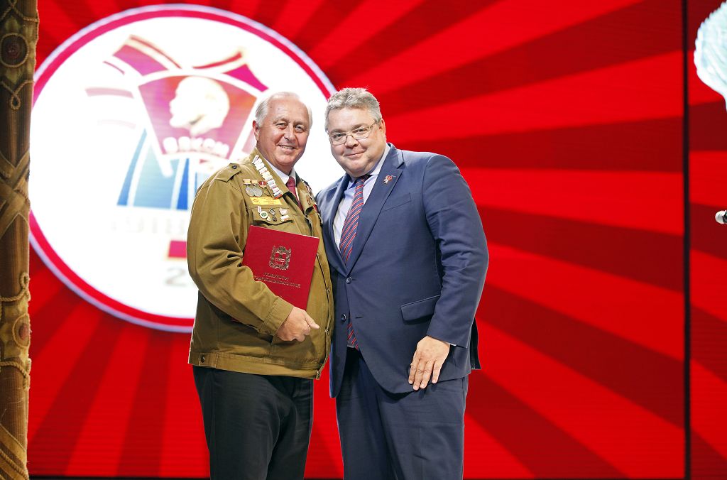 Комсомолу сто лет!