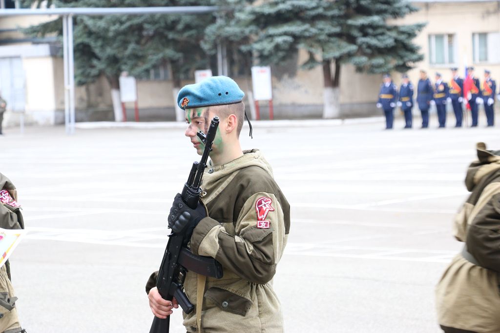 С праздником, разведчики!