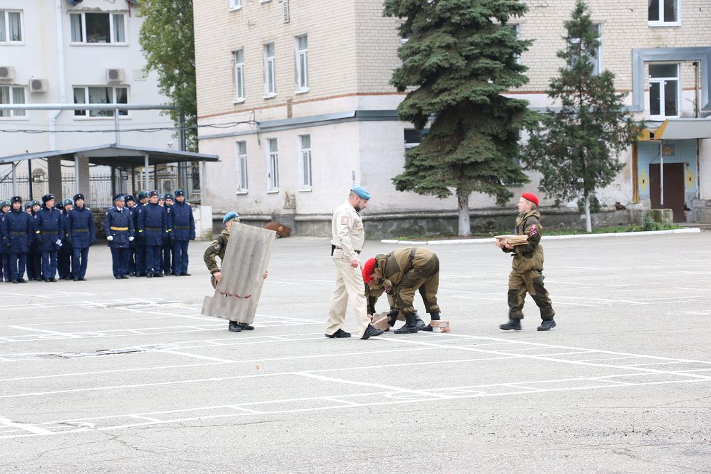 С праздником, разведчики!