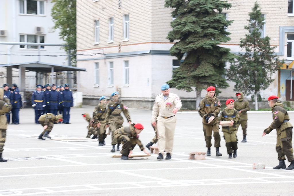 С праздником, разведчики!