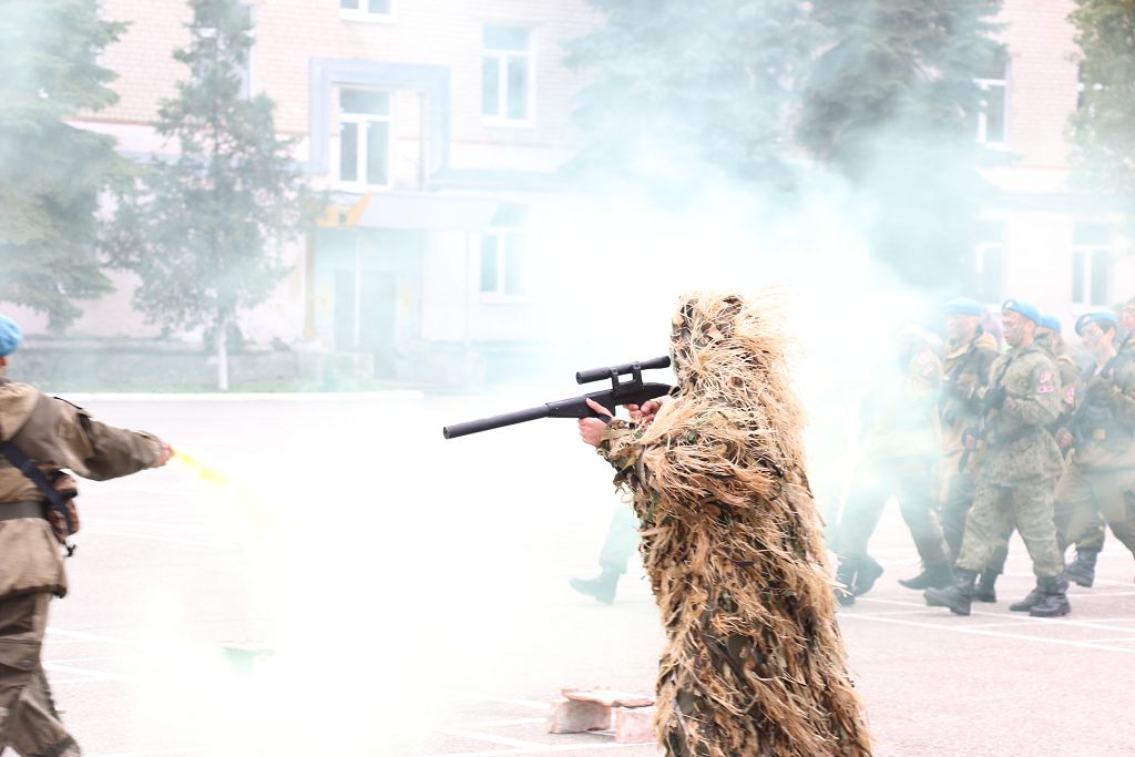 С праздником, разведчики!