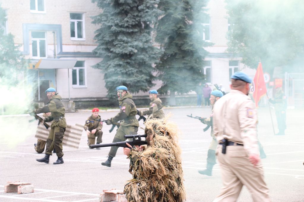 С праздником, разведчики!