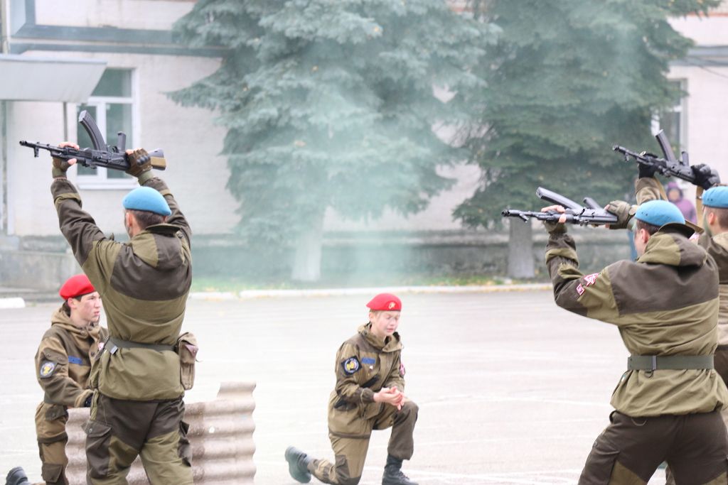 С праздником, разведчики!