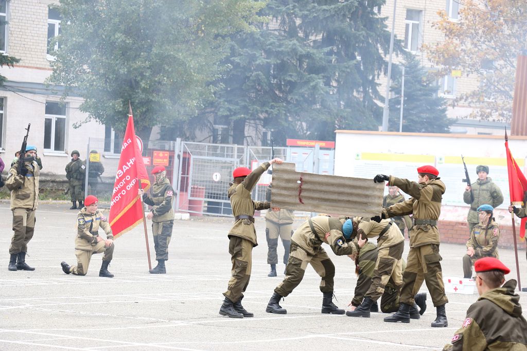 С праздником, разведчики!