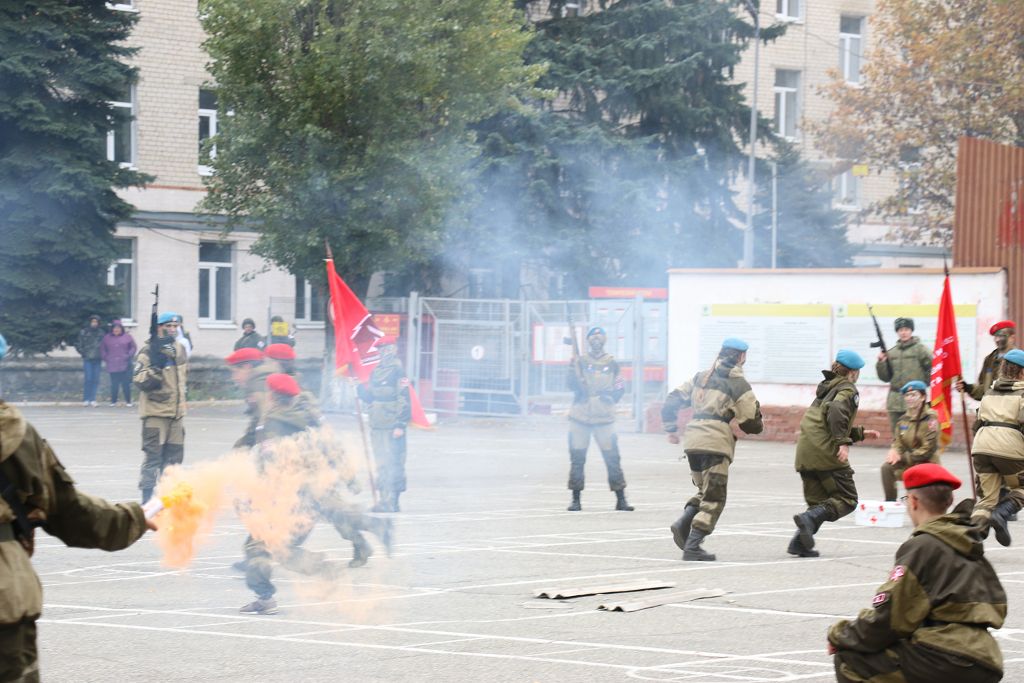 С праздником, разведчики!