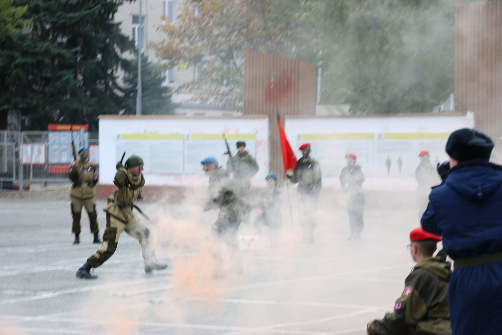 С праздником, разведчики!