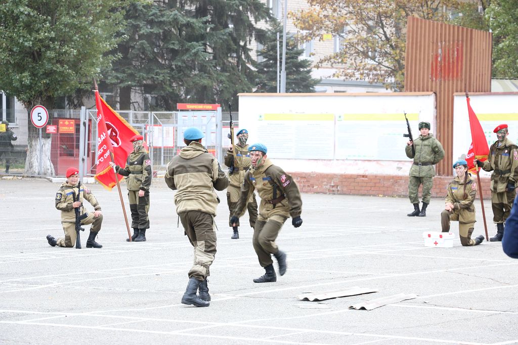 С праздником, разведчики!