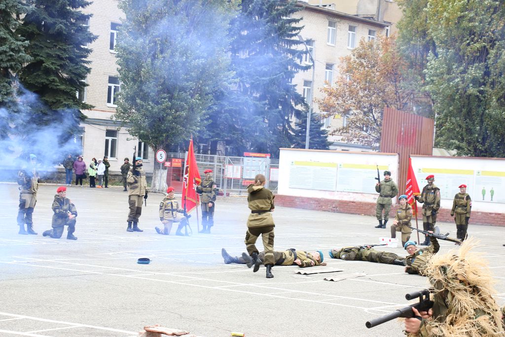 С праздником, разведчики!