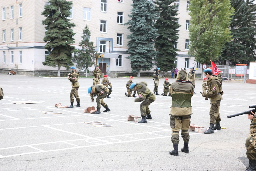 С праздником, разведчики!
