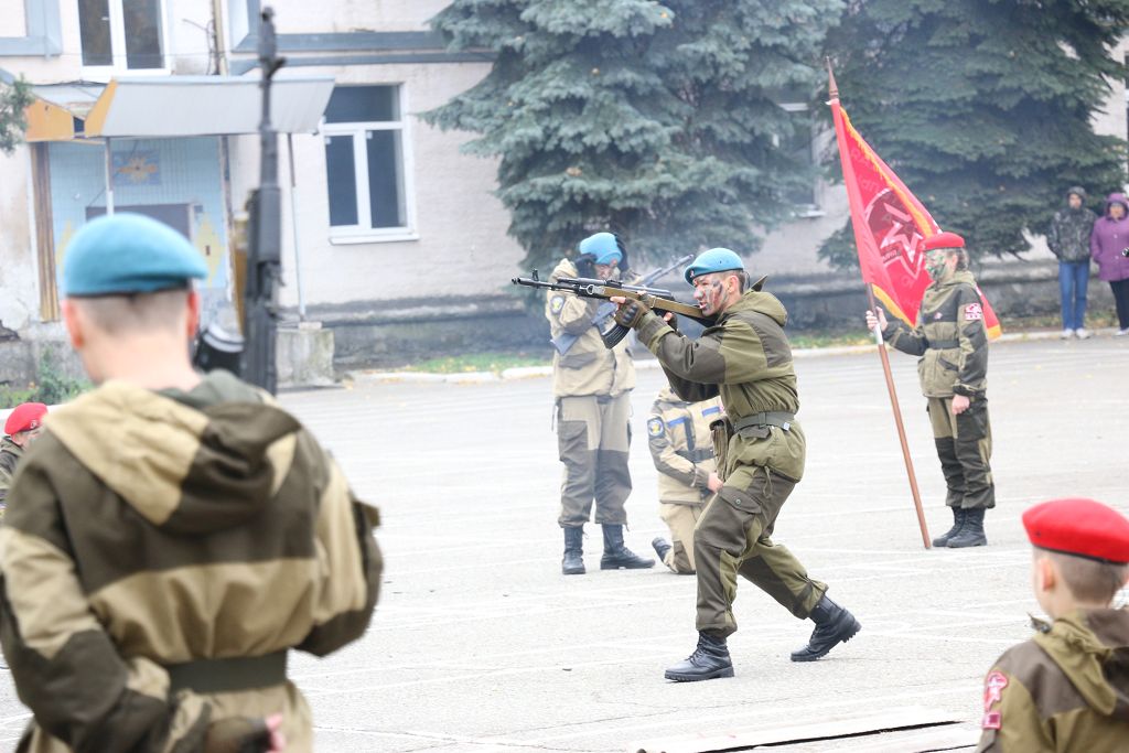 С праздником, разведчики!