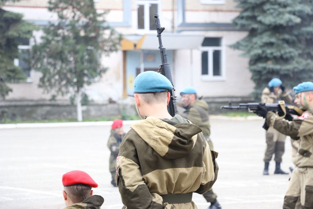 С праздником, разведчики!