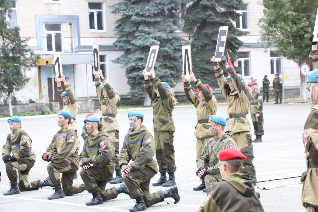 С праздником, разведчики!