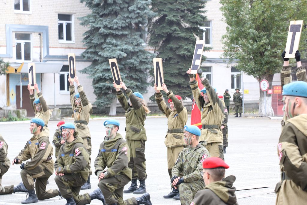 С праздником, разведчики!