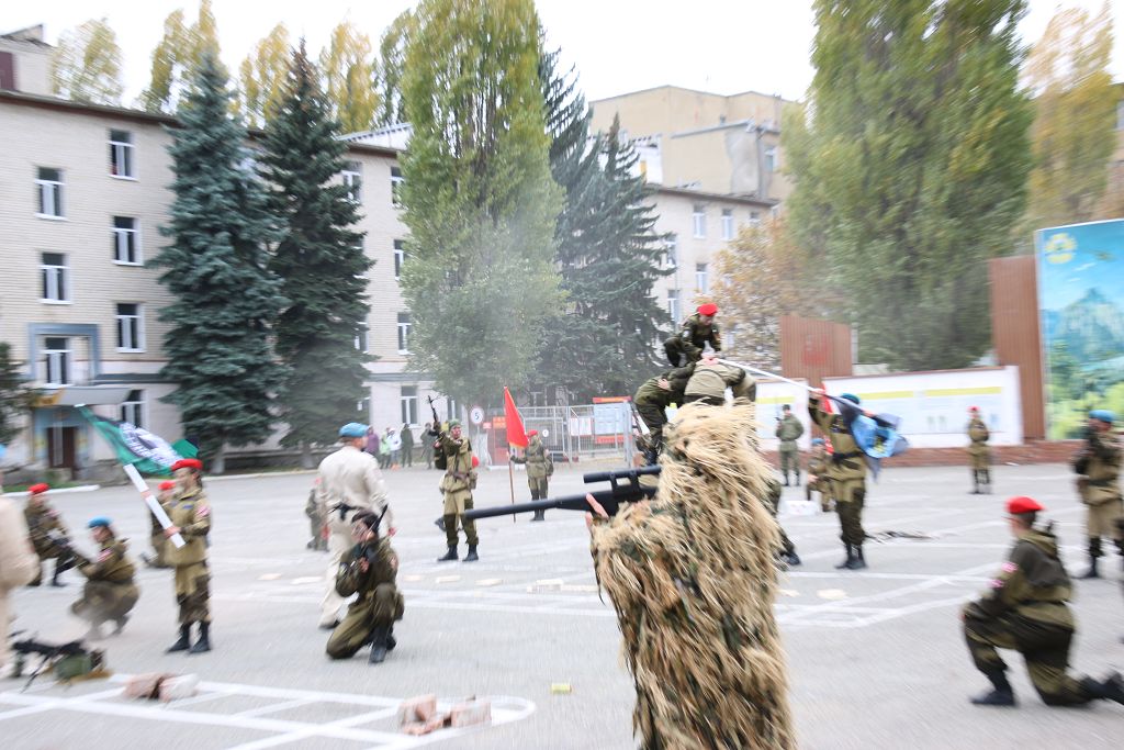 С праздником, разведчики!