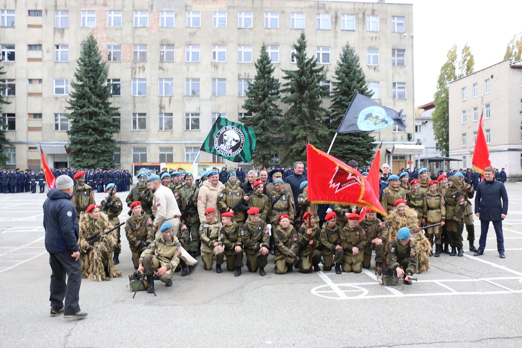 С праздником, разведчики!