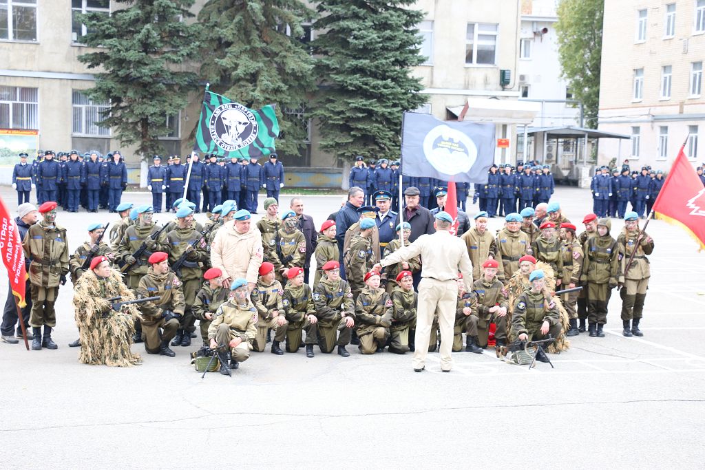С праздником, разведчики!